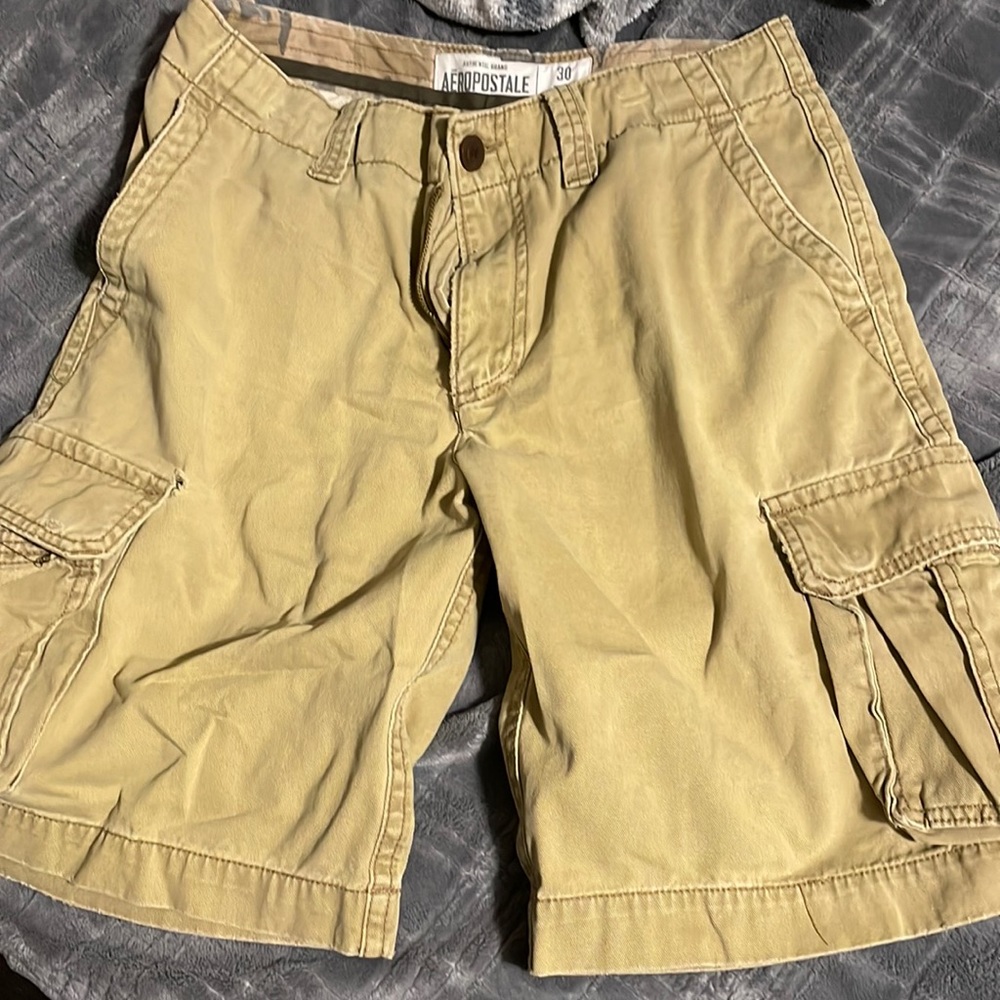 Aeropostale cargo shorts. Size 30